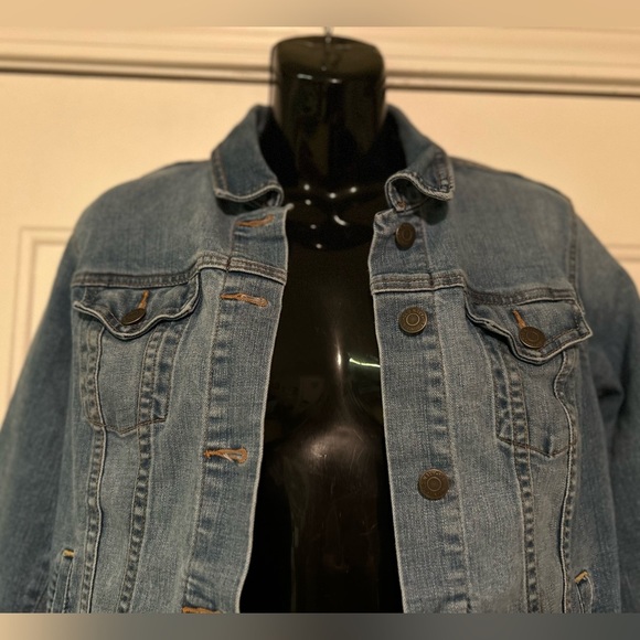 Old Navy Women’s Size M Jacket Classic Denim Blue Trucker Jean Pockets Western - Picture 6 of 15